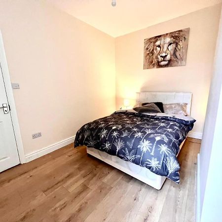 Relax Dotcom Manchester Exterior foto