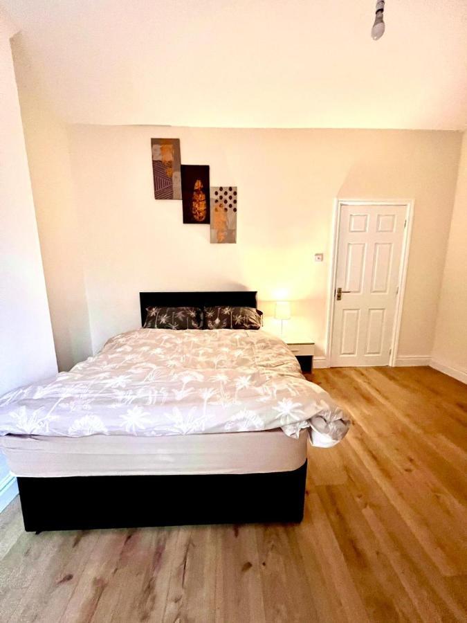 Relax Dotcom Manchester Exterior foto